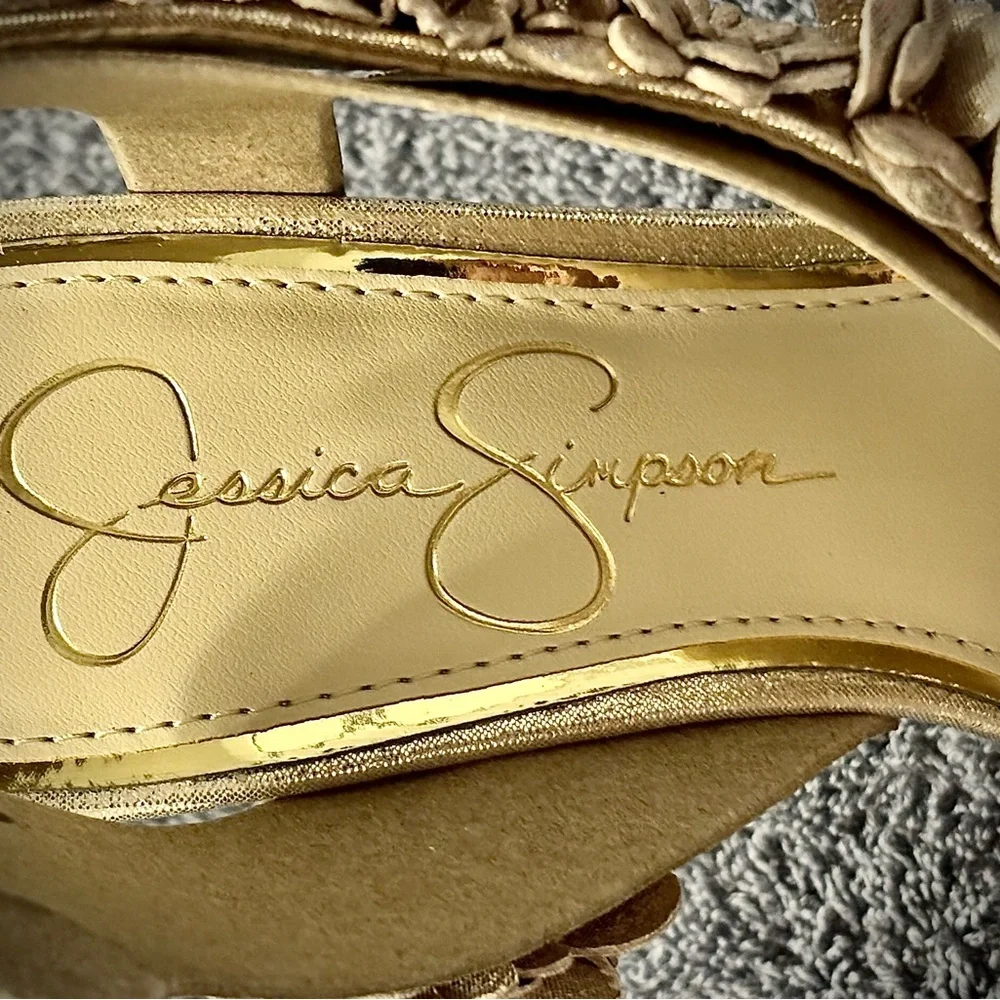 Jessica Simpson Gold Ruffled Heels - Picture 5 of 8